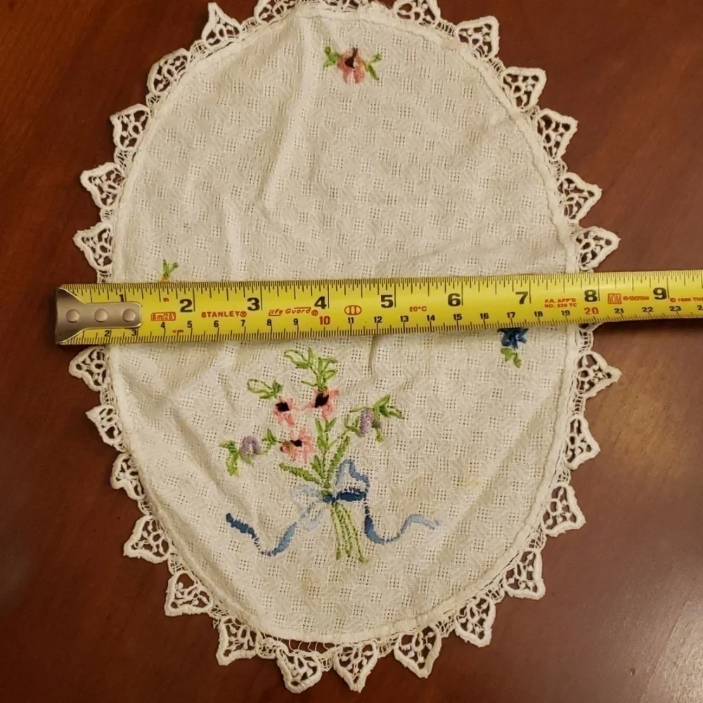 VINTAGE Handmade Doily Embroidered Oval 11x 8